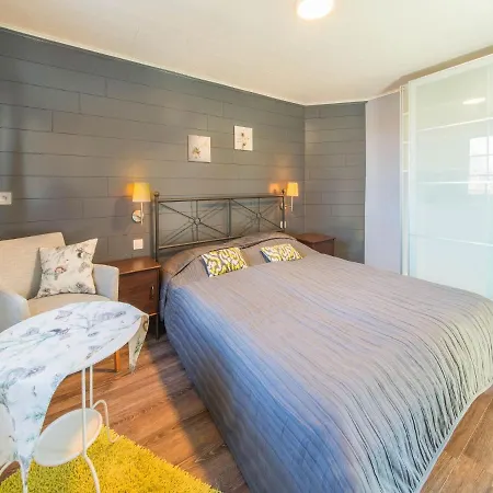 Spacious With Sauna In Waimes Semesterbostad